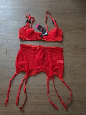 Lace Underwire Bra & Garter Belt Set - Red